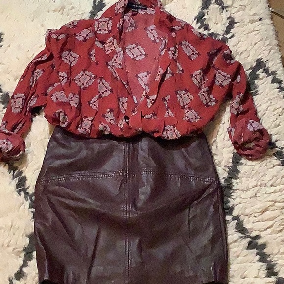 ASOS Vegan Leather skirt in burgundy - Picture 3 of 3